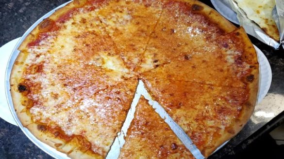 Bravo Pizza margherita pie